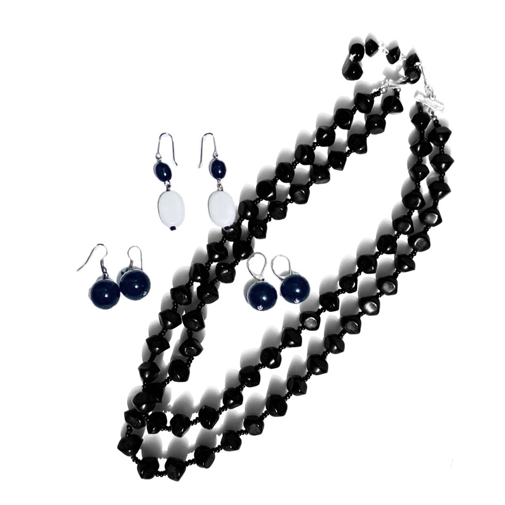 Gorgeous 3 Pairs Vintage Glass Bead Women’s Earrings & Black Bead Neckka…